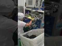 Bekijk: platte UV-uithardende transportbanden voor flessen met een emitterende afstand van 30 mm